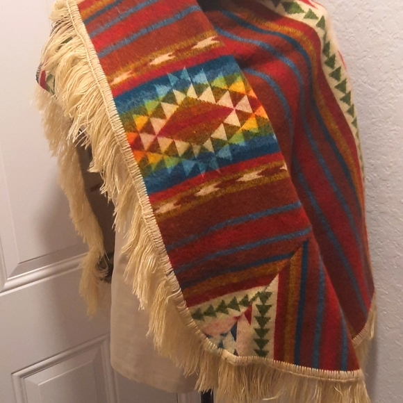 Cozy Warm Ecuadorian Multi Color Poncho - Picture 7 of 12